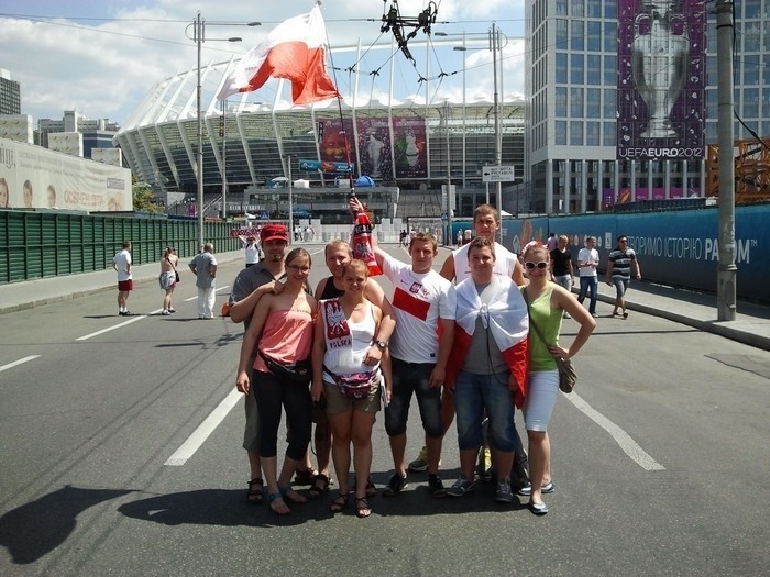 Polaków pod stadionem w Kijowie spotkać dzisiaj nietrudno
