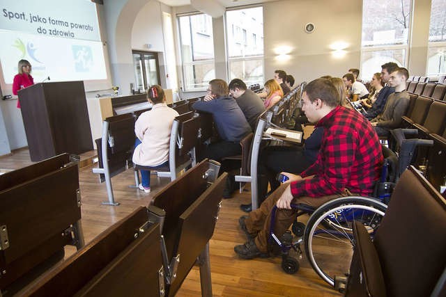 Na WSG już po raz czwarty spotkali się niepełnosprawni studenci. Mówili o problemach dnia codziennego, zintegrowali się grając w kręgle i boccia.