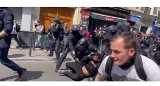 Zamieszki we Francji. Zniszczone witryny sklepowe i budynki użyteczności publicznej