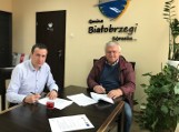 Będzie remont ulicy Widok w Suchej w gminie Białobrzegi. Burmistrz podpisał umowę z wykonawcą prac