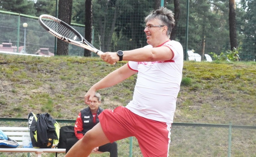 W tenisowych zmaganiach wzięli udział m.in. prezydent Janusz...