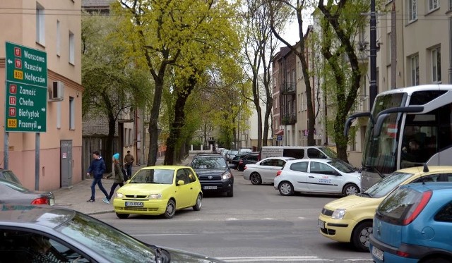 Strażacka. Ruch z tej ulicy przejmie ul. Ochotnicza, która zmieniła się w drogę dwukierunkową.