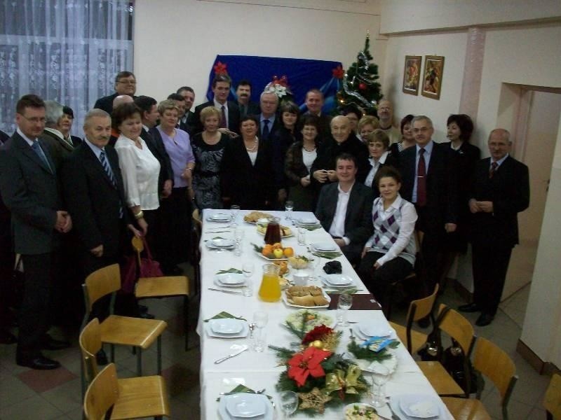 Uczestnicy wigilii w Świętokrzyskim Banku Żywności.