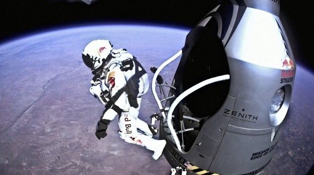 Felix Baumgartner będzie jedną z gwiazd tegorocznego Air Show w Radomiu. Austriak znany jest najbardziej z karkołomnego skoku ze stratosfery, którym żył w 2012 roku cały świat.