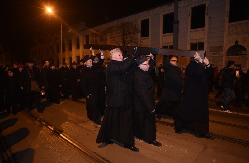 Łódzka Droga Krzyżowa przeszła ul. Piotrkowską [zdjęcia]