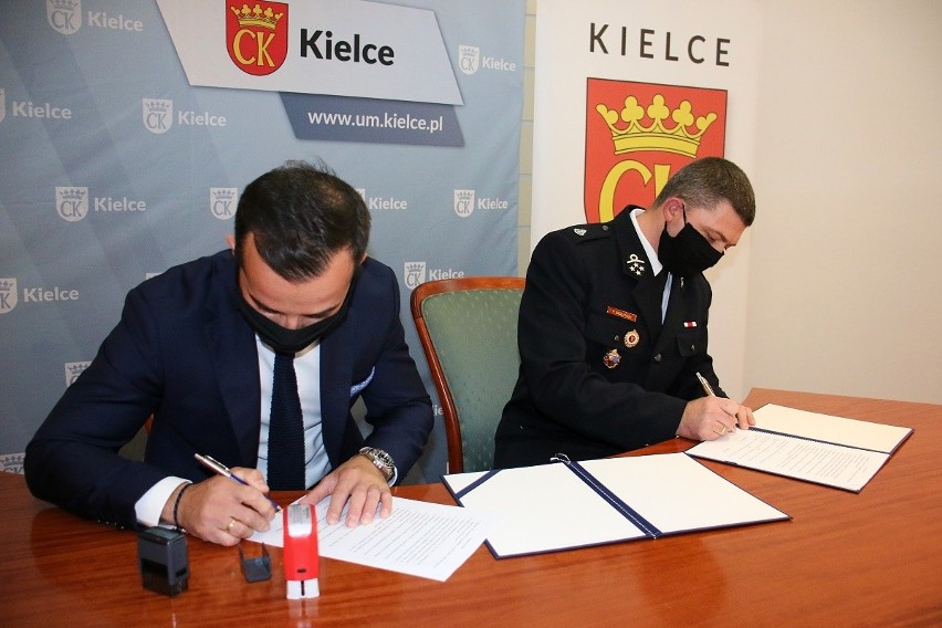 Nowy samochód dla Ochotniczej Straży Pożarnej Kielce-Niewachlów. Będzie służył mieszkańcom Kielc i powiatu kieleckiego [WIDEO]