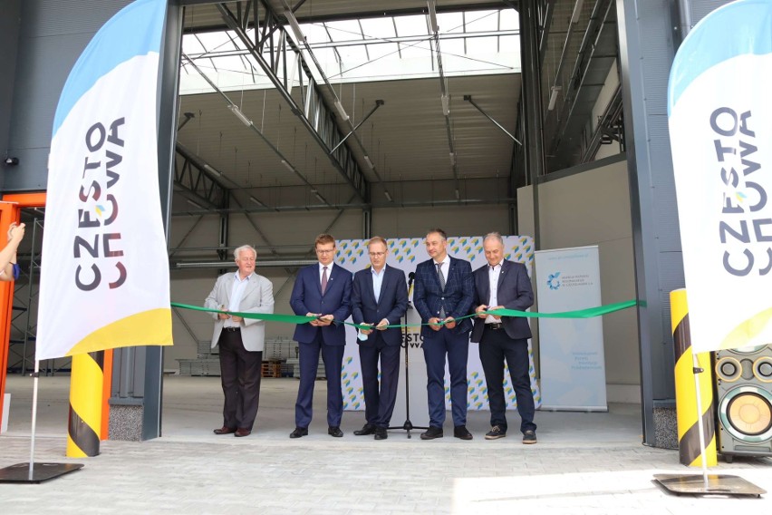 Nowa hala przemysłowa została oficjalnie otwarta...