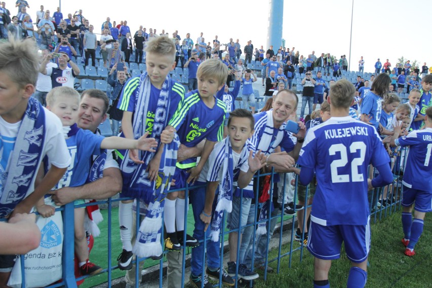 Ruch Chorzów - GKS Katowice 1:0. Tak cieszyli się kibice i piłkarze Niebieskich ZDJĘCIA