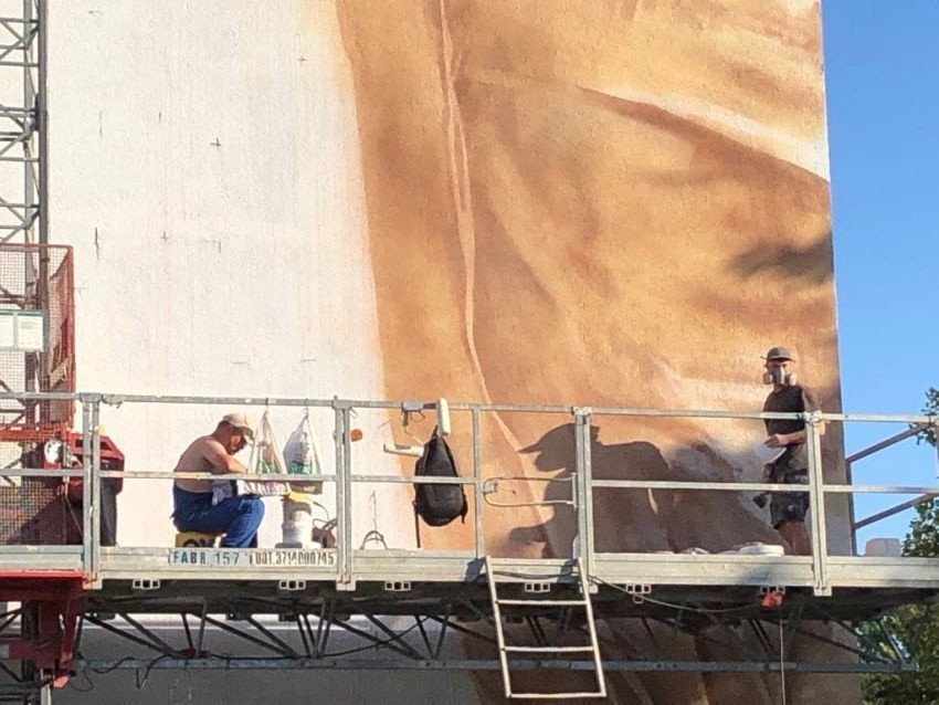 Guido van Helten, australijski artysta znany z projektów...