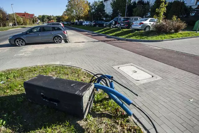 Na odcinku od ul. Prostej do ul. Władysława IV o długości 900 metrów gdzieniegdzie brakuje fragmentów chodnika, czy oświetlenia, ale w tym miesiącu ma się to zmienić.