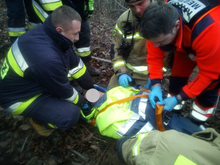 Sułkowice. Wypadek w lesie, ciągnik przygniótł kierowcę