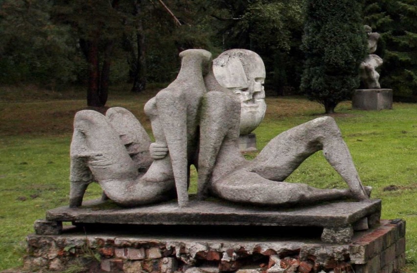 Rzeźby Parku Śląskiego
Rzeźba „Zakochani” Augustyna Dyrdy