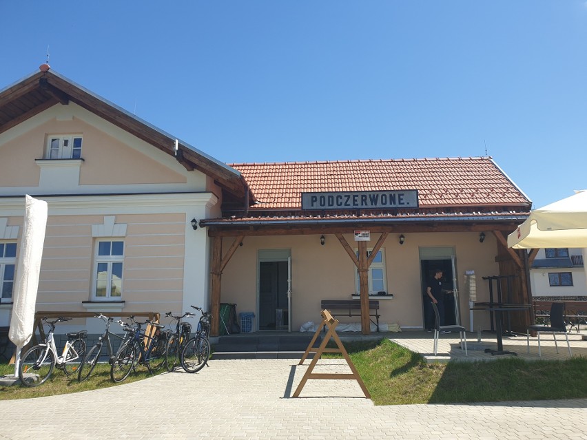 Podhale. Zabytkowa stacja kolejowa w Podczerwonem zmieniła się w rowerowe centrum na szlaku wokół Tatr