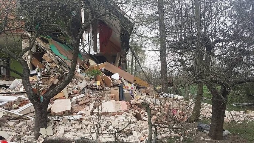 Cały budynek jednorodzinny, w którym doszło do zdarzenia...