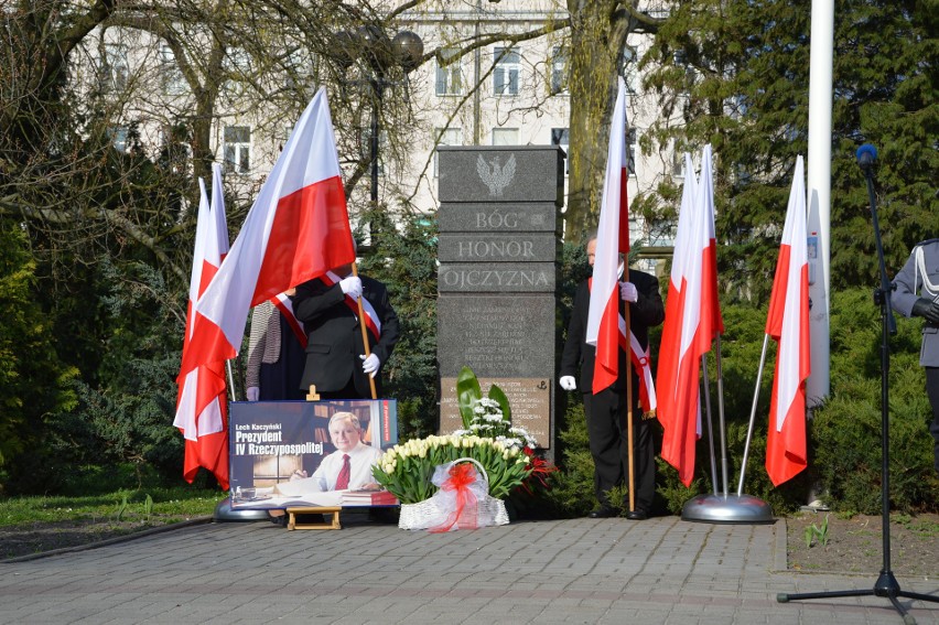 Ósma rocznica katastrofy smoleńskiej w Opolu. Obchody na pl....