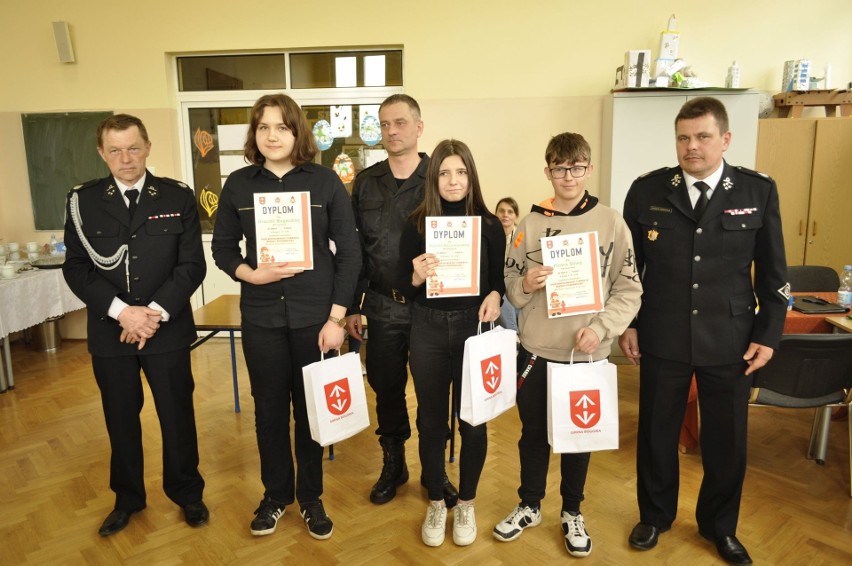 Turniej Wiedzy Pożarniczej w Bogorii. Mierzono się w trzech kategoriach wiekowych