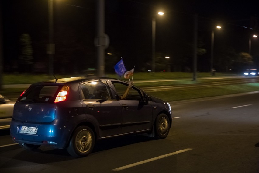 "Łańcuch Światła" w Krakowie. Protestujący wyszli na ulicę [ZDJĘCIA, WIDEO]