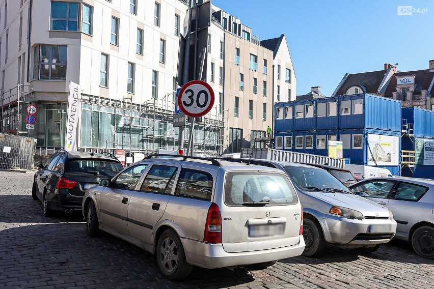 Pusty parking pod Trasą Zamkową w Szczecinie. Czy o to chodzi w Nowym Ładzie Parkingowym? Nasze obserwacje