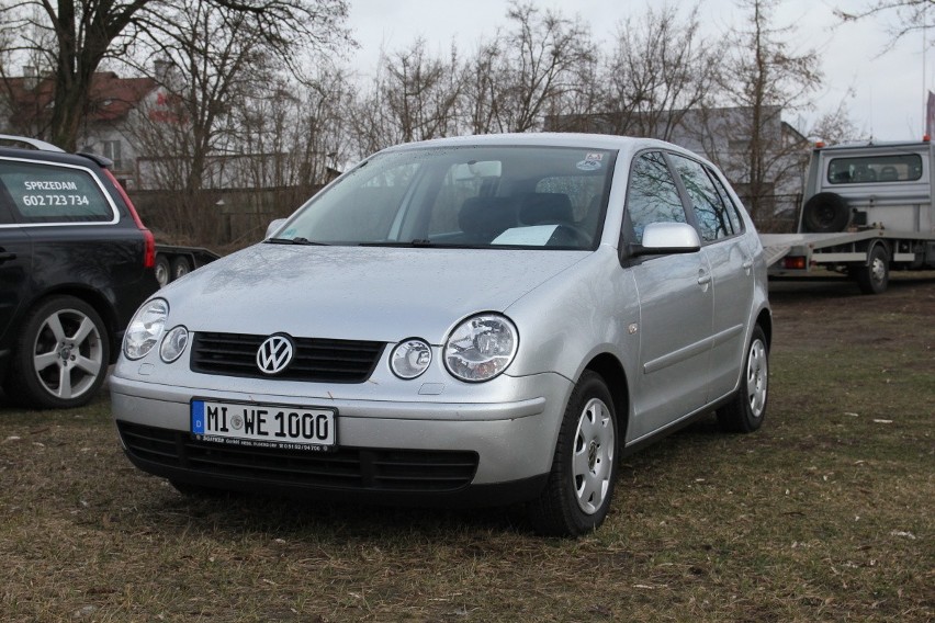 VW Polo, rok 2004, 1,4 benzyna, 9000 zł po opłatach;