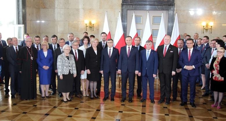 Prezydent Andrzej Duda podpisał we wtorek w Katowicach...