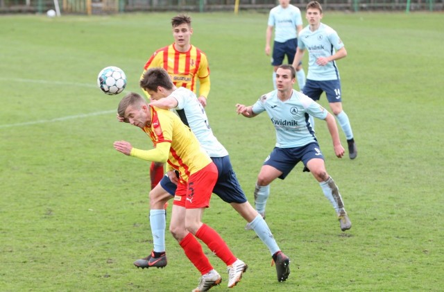 Korona II Kielce przegrała na stadionie przy ulicy Szczepaniaka z Avią Świdnik 0:3.