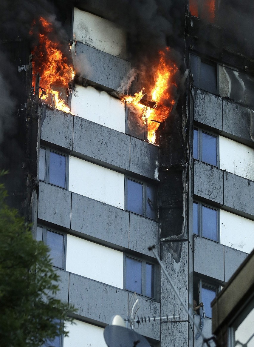 Wielka Brytania: Pożar wieżowca Grenfell Tower w Londynie, ofiary śmiertelne [ZDJĘCIA] [WIDEO]