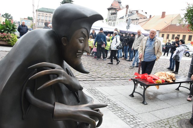 Pomnik tajemniczego Don Pedro Szpiega z Krainy Deszczowców został dzisiaj 22 września uroczyście odsłonięty w Bielsku-Białej przez dzieci z Przedszkola nr 15