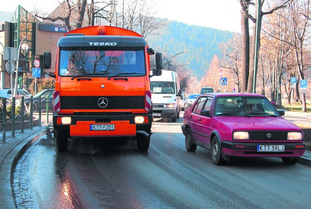 W Zakopanem akcja „zima” zamieniła się w wielkie wiosenne sprzątanie ulic miasta