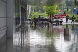 Jagiellonka zamknięta, woda na korytarzach AGH. Krakowskie uczelnie nadal zmagają się ze skutkami ulewy