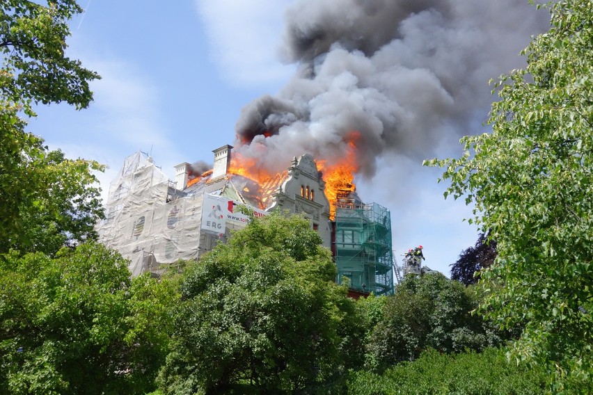 Pożar rektoratu PŁ, ogień w rektoracie Politechniki Łódzkiej przy Skorupki