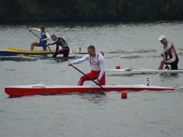 Michał Łubniewski zmierza po pierwsze złoto w wyścigu C-1 na 200 metrów. 