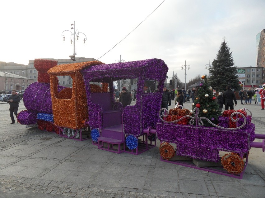 Do Częstochowy przyjechał św. Mikołaj i zapalił światełka [ZDJĘCIA]