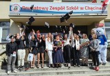 Birety w górę! Zakończenie roku szkolnego maturzystów w Powiatowym Zespole Szkół w Chęcinach