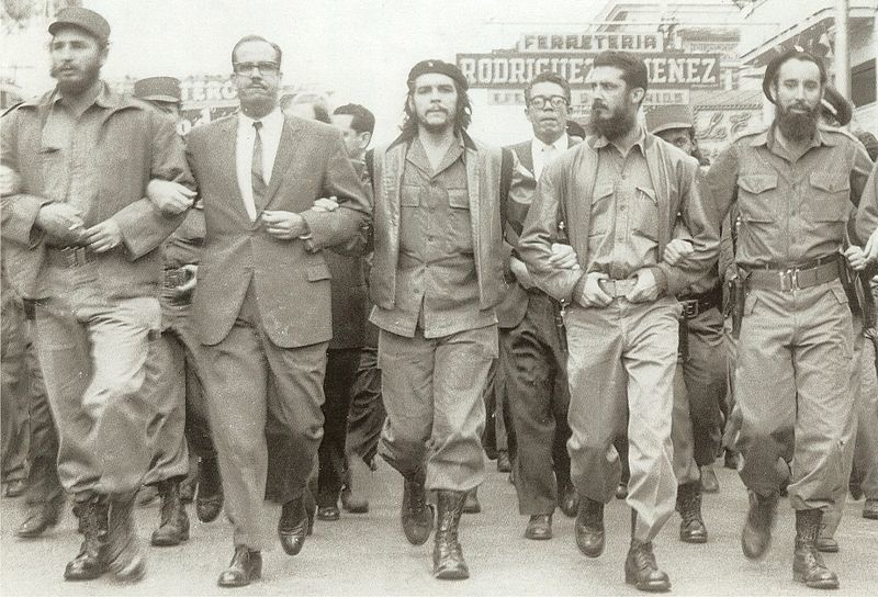 Castro i Guevara w marszu zorganizowanym po wybuchu...