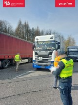 Mysłowice - autostrada A4. Nielegalny przewóz odpadów z Niemiec. Metal, guma i plastik zamiast aluminium