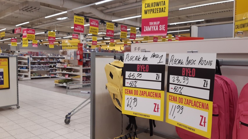 Tesco w Gliwicach zamyka się. W sklepie jest wyprzedaż....