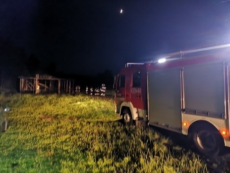 Pożar w gminie Radoszyce. Stodoła zapaliła się od uderzenia pioruna?