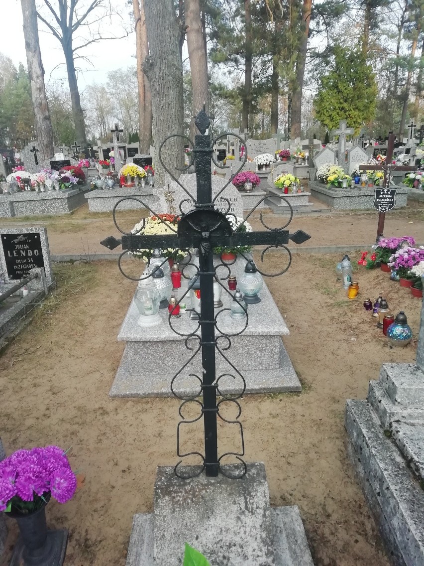 Wszystkich Świętych 2019. Cmentarz w Czarni. 3.11.2019 [ZDJĘCIA]