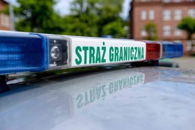 Straż Graniczna i policja prowadzą regularne kontrole aut przy granicy Polski z Litwą oraz Białorusią.