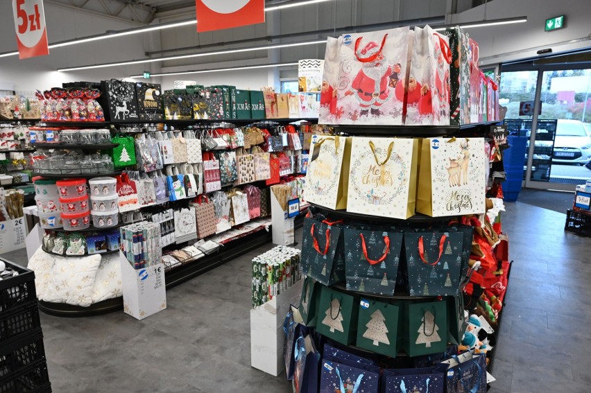 Świąteczne ozdoby w sklepie TEDi w Kielcach. Zobacz, co można tu kupić [ZDJĘCIA]