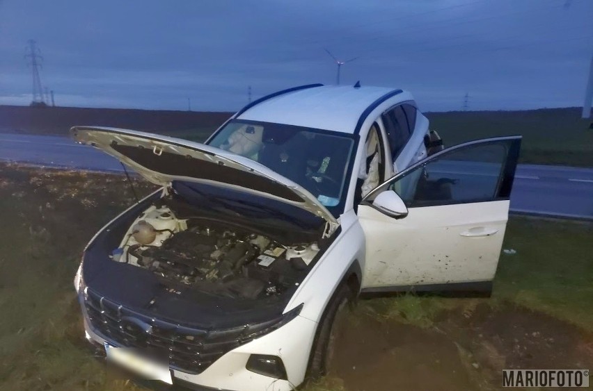 Wypadek na drodze krajowej nr 45 pomiędzy Opolem a Krapkowicami. Dwie osoby są poszkodowane