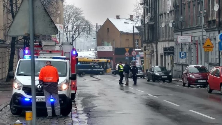 Ewakuacja Sądu Rejonowego w Katowicach: Drogi w centrum...