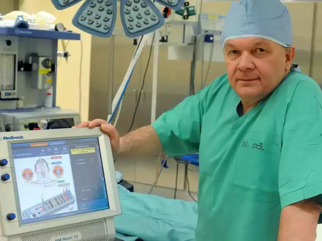 &#8211; Monitorowanie nerwy krtaniowego wstecznego podczas operacji tarczycy umożliwia wykonanie radykalnego zabiegu i minimalizuje ryzyko jego uszkodzenia &#8211; mówi dr Wroński.