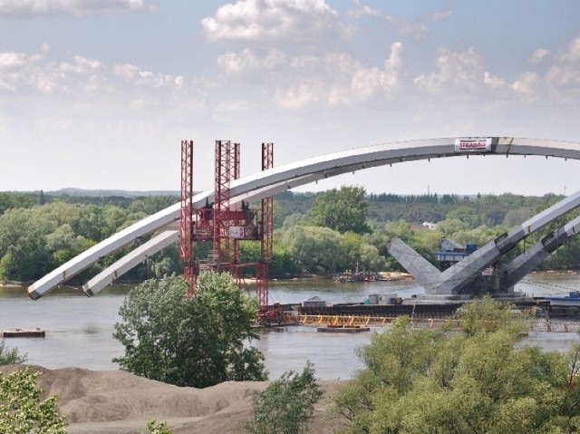 Transport drugiego przęsła śledzili też mieszkańcy