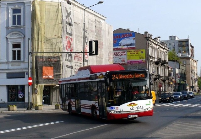 W długi majowy weekend autobusy komunikacji miejskiej w Radomiu kursują według rozkładów jazdy obowiązujących w niedziele i święta.