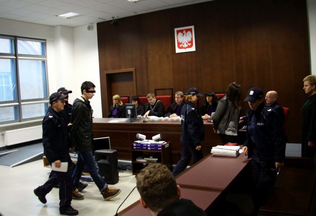 Zapadł wyrok w sprawie zabójstwa w Rakowiskach. Kamil N. i Zuzanna M. zostali skazani na 25 lat więzienia