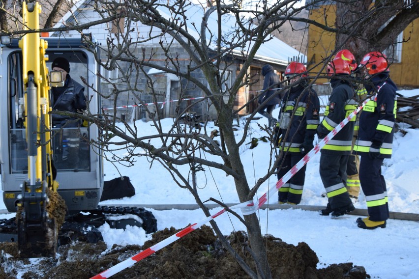 Dominikowice. Wybuch gazu rozsadził budynek. Poparzonego 53-latka zabrał śmigłowiec  [ZDJĘCIA] [WIDEO]