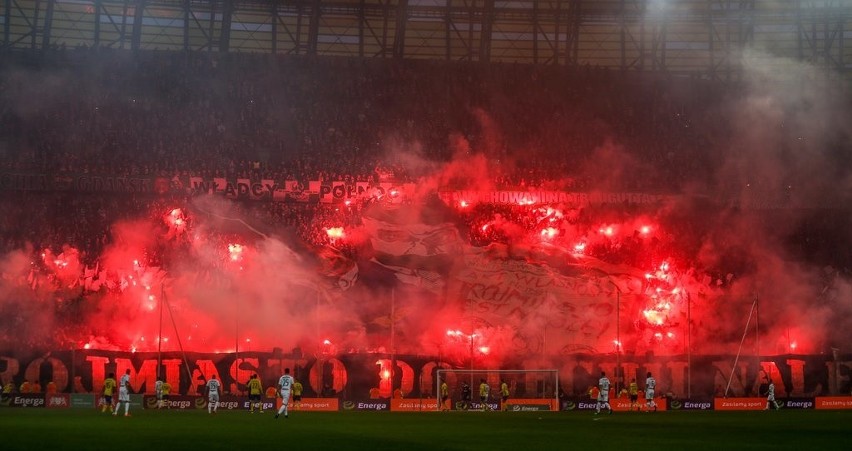 DERBY TRÓJMIASTA. Lechia Gdańsk - Arka Gdynia. Oprawa kibiców biało-zielonych [ZDJĘCIA]