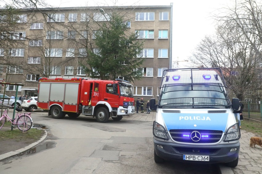 Cztery zastępy straży przy Głogowskiej. Mężczyzna rozpalił w pokoju grilla 