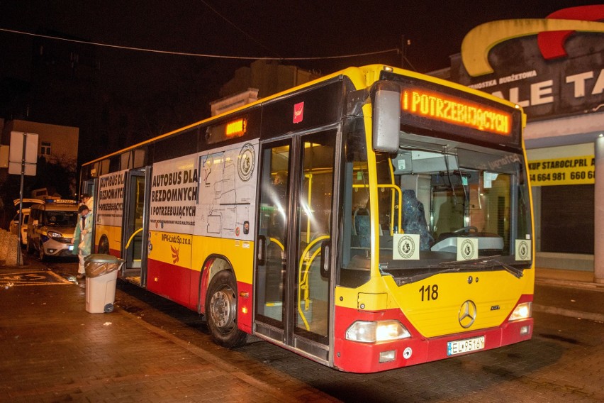 Blisko 8 tysięcy porcji gorącej zupy w Łodzi. Zjeść można w nocnym autobusie lub w ogrzewalni, Łódź wspiera potrzebujących